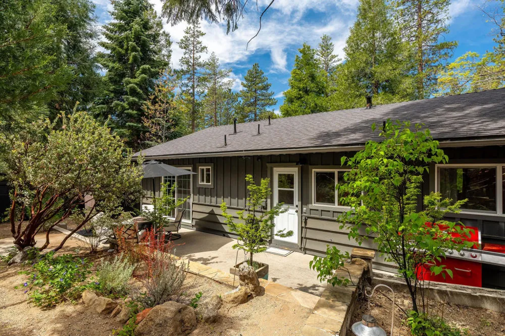 25106 Rim Rock Road Idyllwild, CA 92549