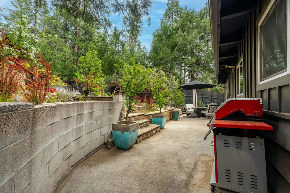 25106 Rim Rock Road Idyllwild, CA 92549