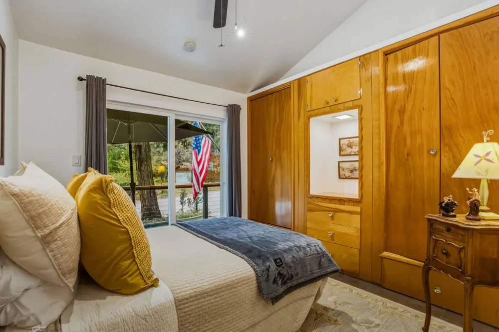 25106 Rim Rock Road Idyllwild, CA 92549