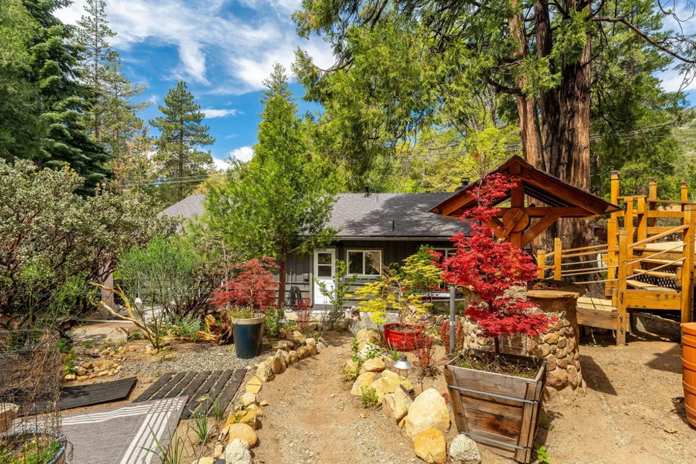 25106 Rim Rock Road Idyllwild, CA 92549
