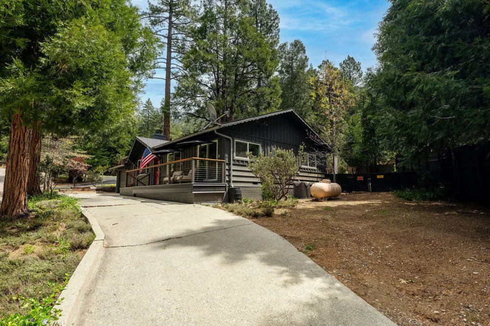 25106 Rim Rock Road Idyllwild, CA 92549