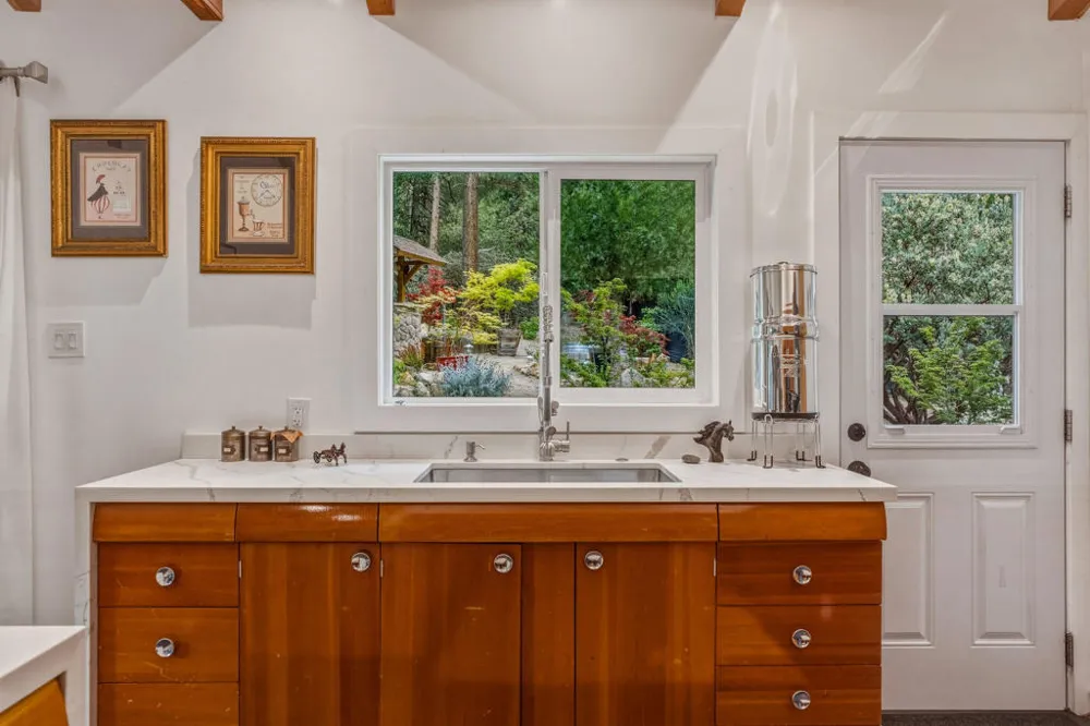 25106 Rim Rock Road Idyllwild, CA 92549