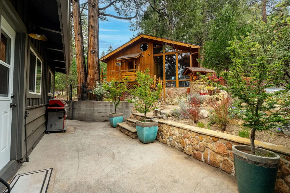 25106 Rim Rock Road Idyllwild, CA 92549
