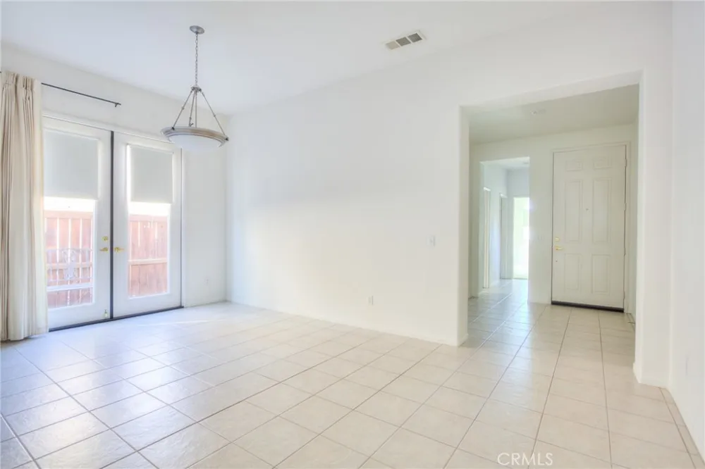 3879 Bella Villagio Perris, CA 92571