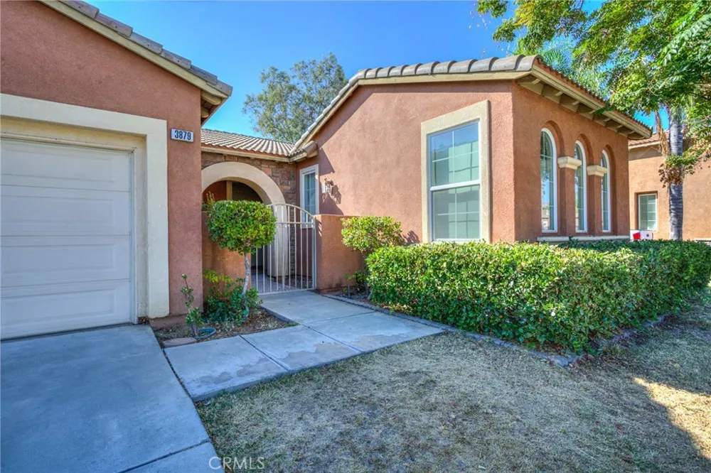 3879 Bella Villagio Perris, CA 92571