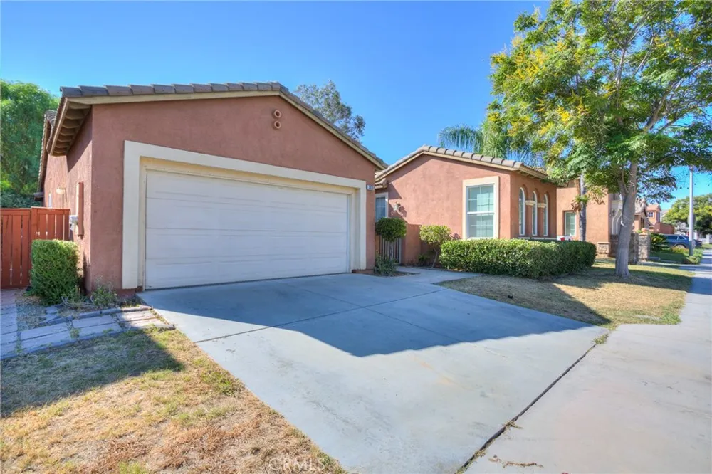 3879 Bella Villagio Perris, CA 92571
