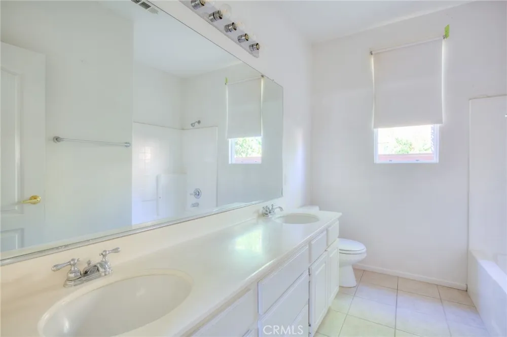 3879 Bella Villagio Perris, CA 92571