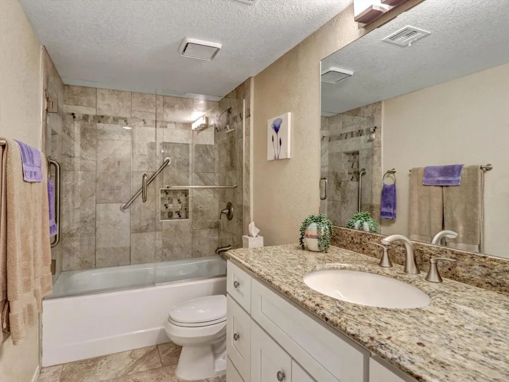 2001 E Camino Parocela #C21 Palm Springs, CA 92264