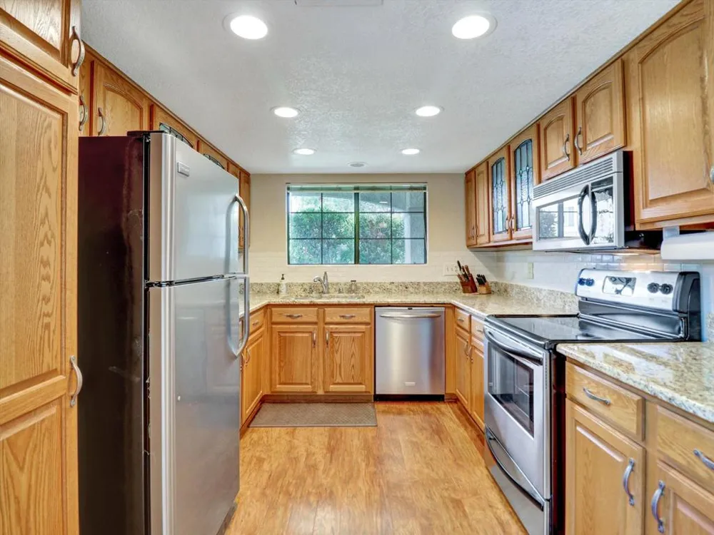 2001 E Camino Parocela #C21 Palm Springs, CA 92264