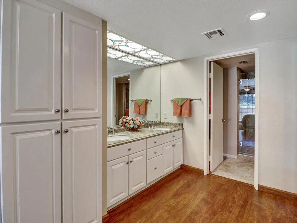 2001 E Camino Parocela #C21 Palm Springs, CA 92264