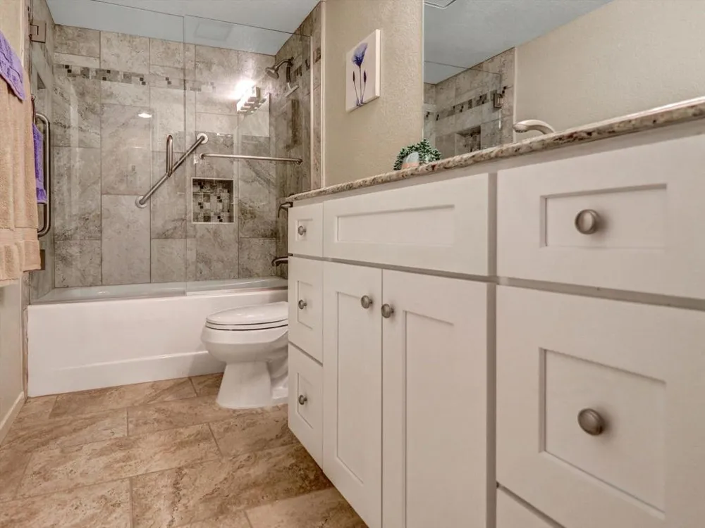 2001 E Camino Parocela #C21 Palm Springs, CA 92264