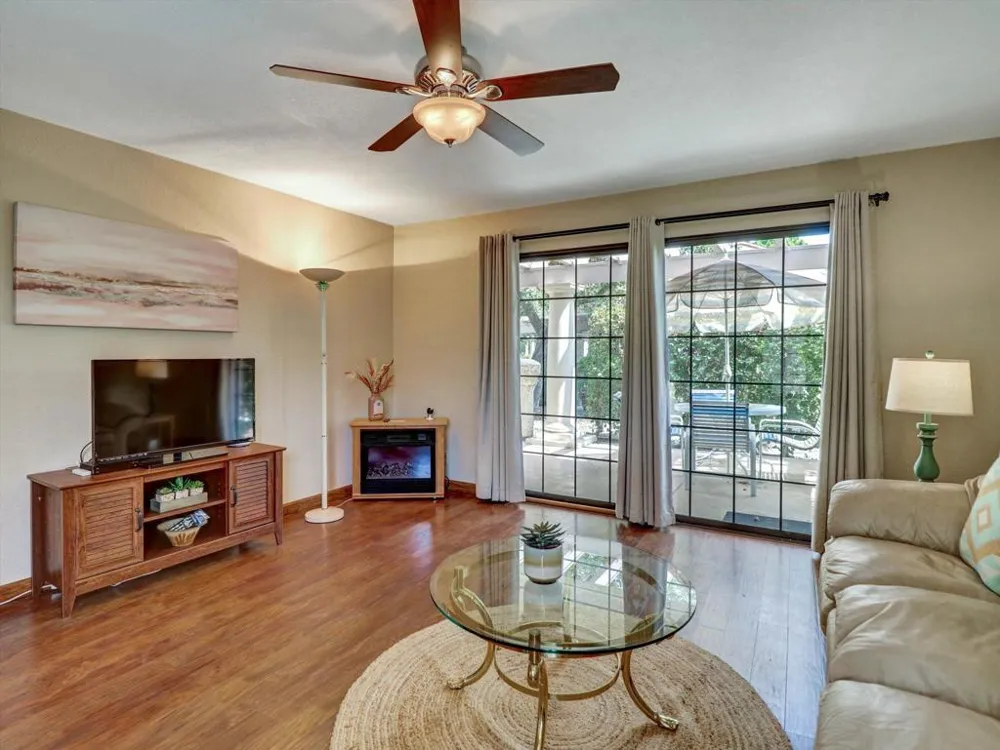 2001 E Camino Parocela #C21 Palm Springs, CA 92264