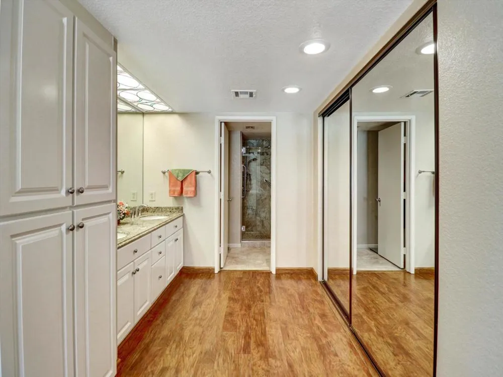 2001 E Camino Parocela #C21 Palm Springs, CA 92264