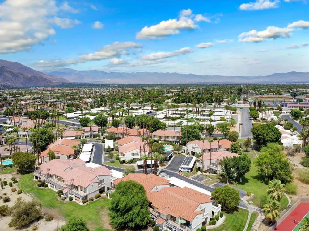 2001 E Camino Parocela #C21 Palm Springs, CA 92264