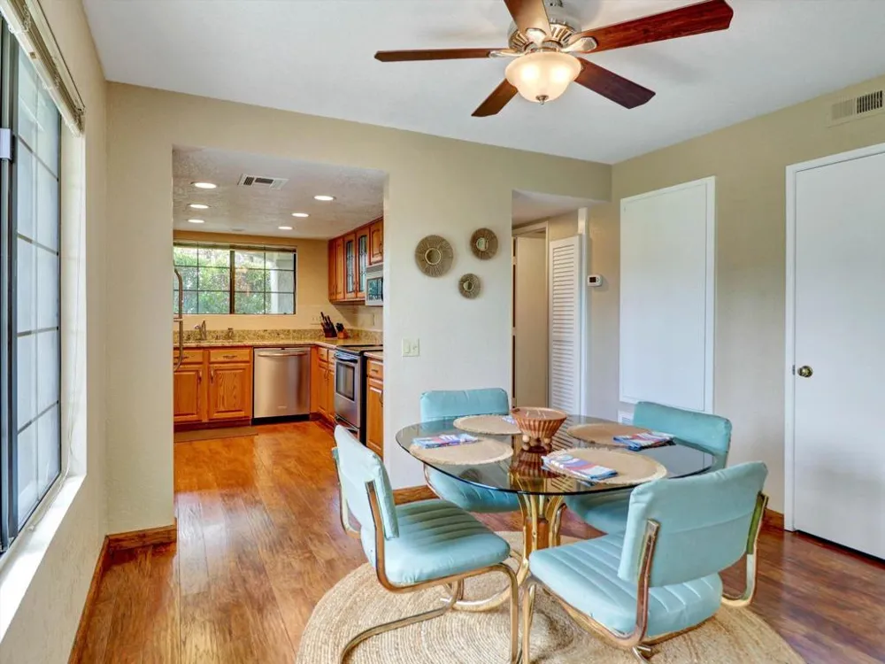 2001 E Camino Parocela #C21 Palm Springs, CA 92264