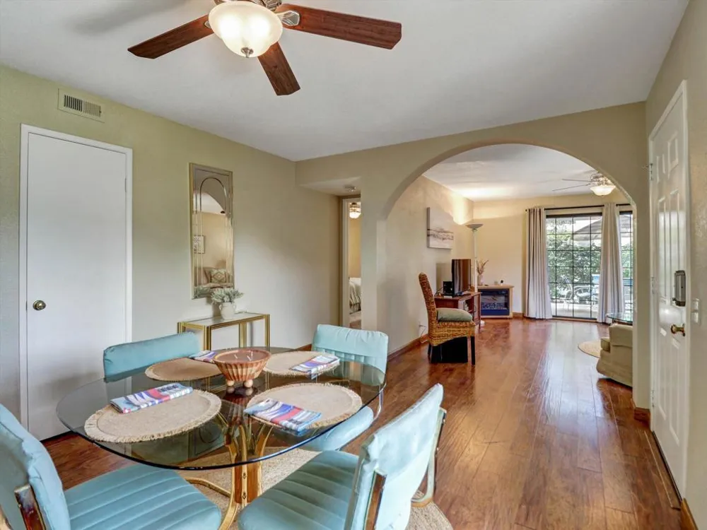 2001 E Camino Parocela #C21 Palm Springs, CA 92264