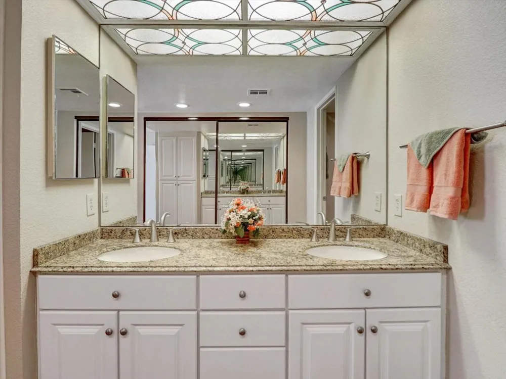 2001 E Camino Parocela #C21 Palm Springs, CA 92264