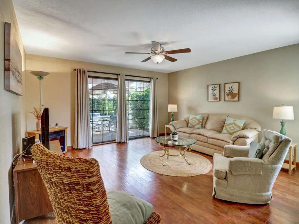 2001 E Camino Parocela #C21 Palm Springs, CA 92264