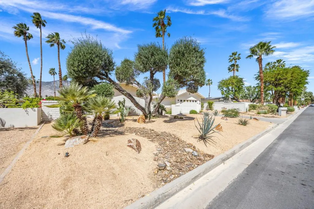 2063 S Broadmoor Drive Palm Springs, CA 92264