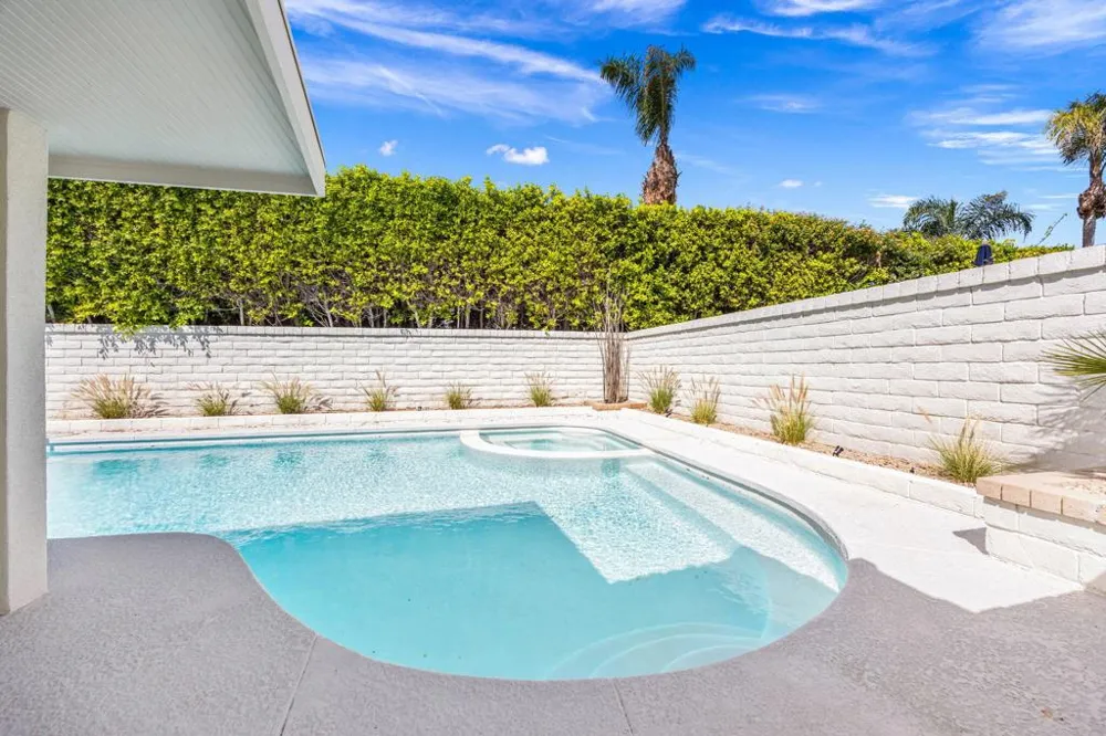 2063 S Broadmoor Drive Palm Springs, CA 92264