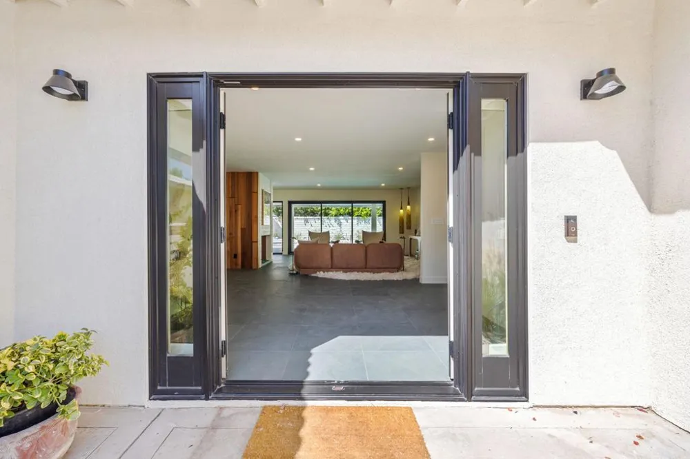 2063 S Broadmoor Drive Palm Springs, CA 92264