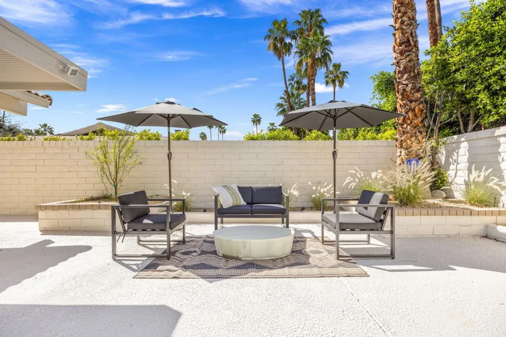 2063 S Broadmoor Drive Palm Springs, CA 92264