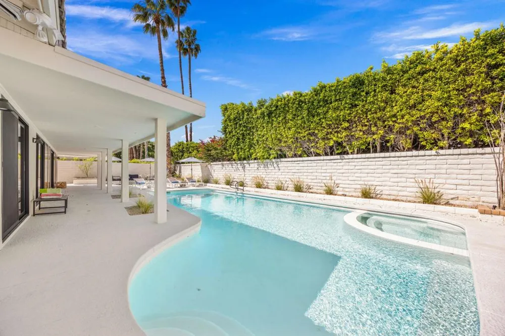 2063 S Broadmoor Drive Palm Springs, CA 92264