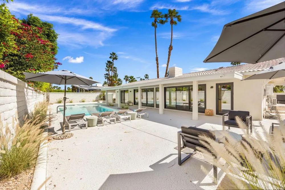 2063 S Broadmoor Drive Palm Springs, CA 92264