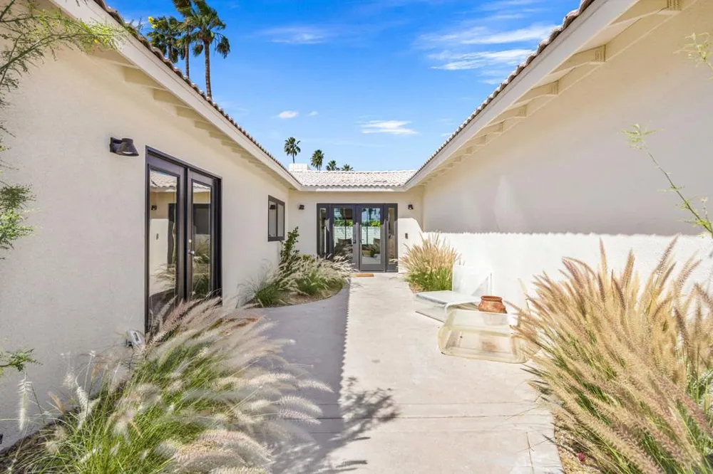 2063 S Broadmoor Drive Palm Springs, CA 92264