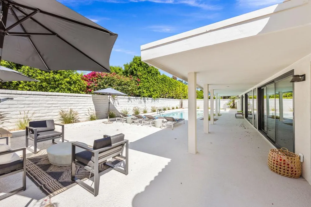 2063 S Broadmoor Drive Palm Springs, CA 92264