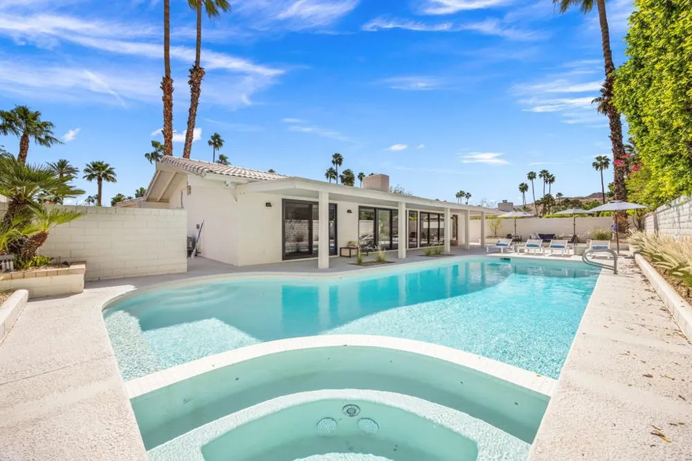 2063 S Broadmoor Drive Palm Springs, CA 92264