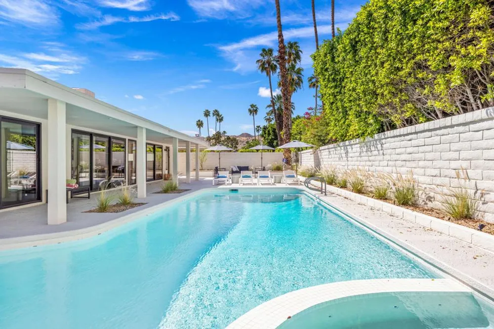 2063 S Broadmoor Drive Palm Springs, CA 92264