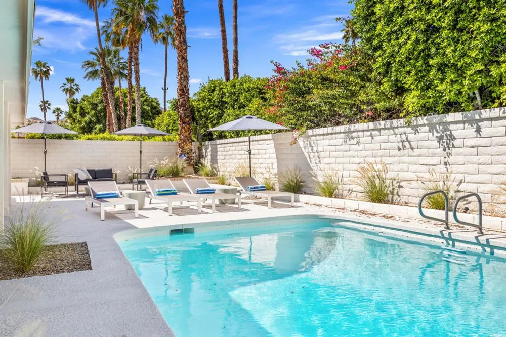 2063 S Broadmoor Drive Palm Springs, CA 92264