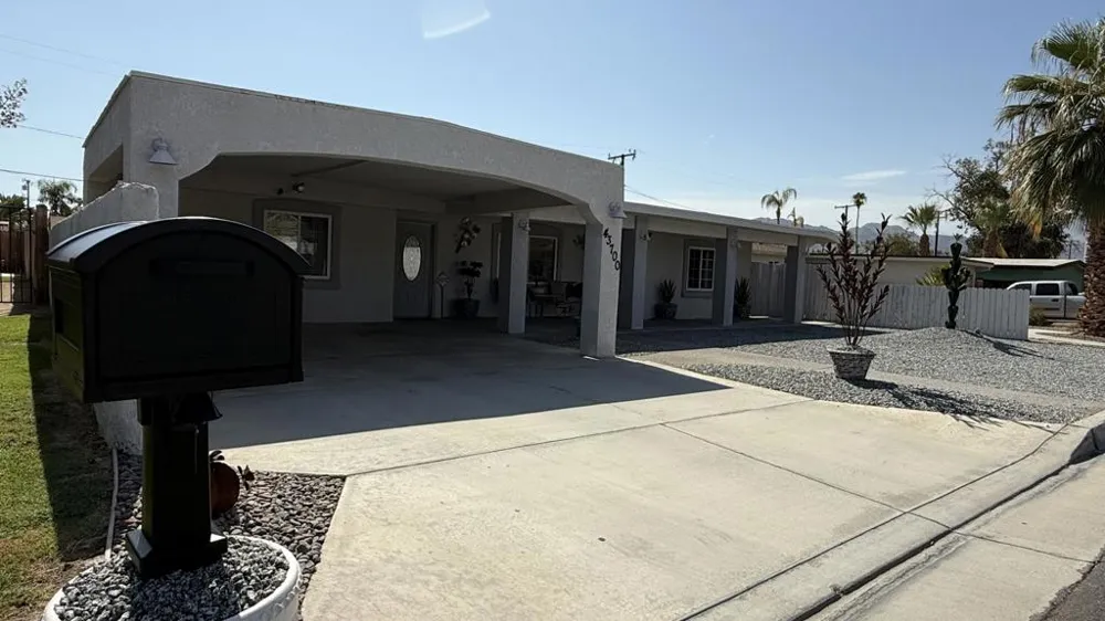 43700 Buena Circle Palm Desert, CA 92260