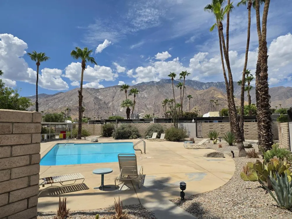 735 E Louise Drive Palm Springs, CA 92262