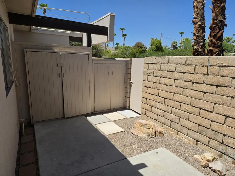 735 E Louise Drive Palm Springs, CA 92262