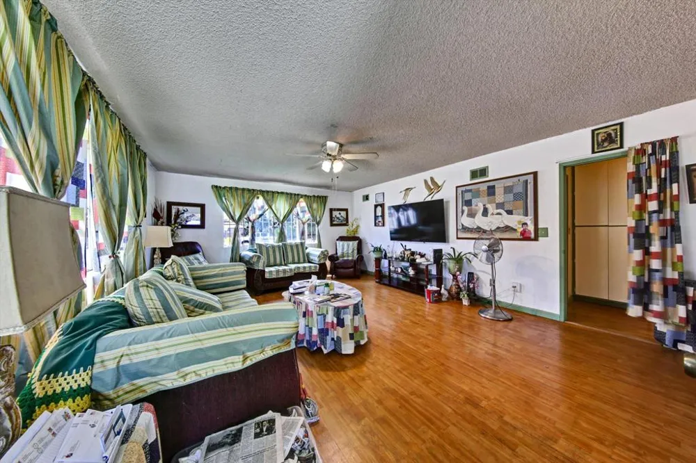 135 Woodlawn Avenue Chula Vista, CA 91910