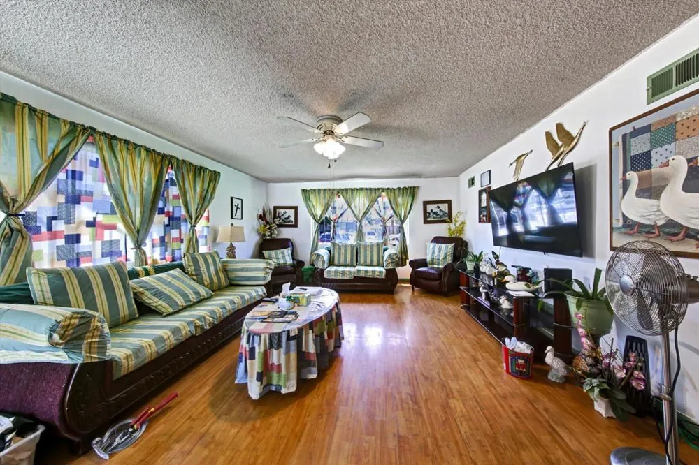 135 Woodlawn Avenue Chula Vista, CA 91910