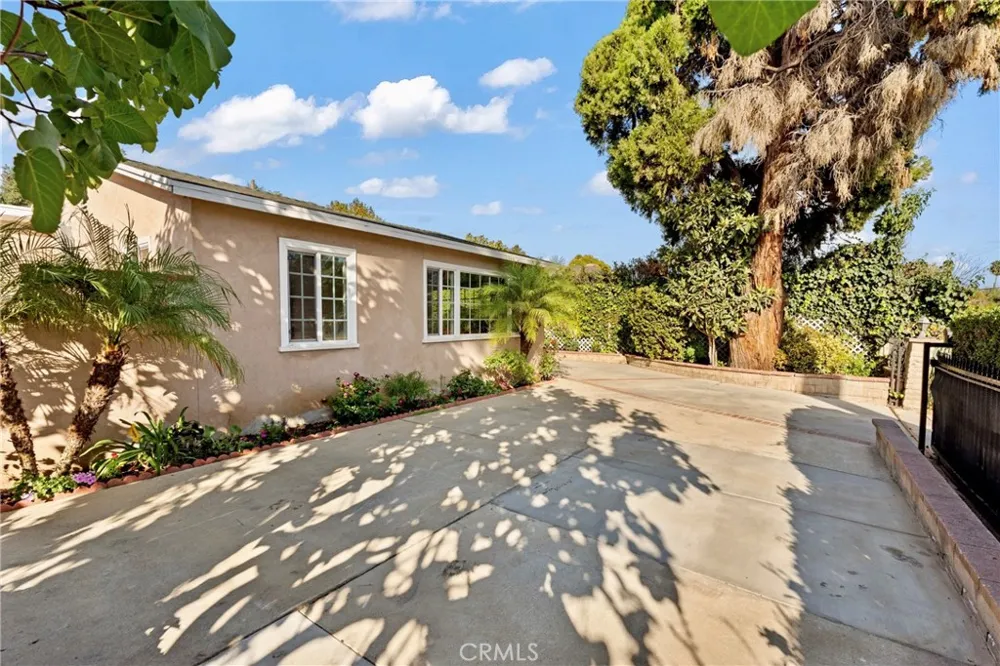 2423 San Pasqual Pasadena, CA 91107