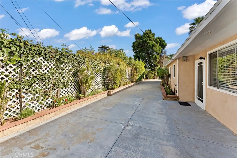 2423 San Pasqual Pasadena, CA 91107