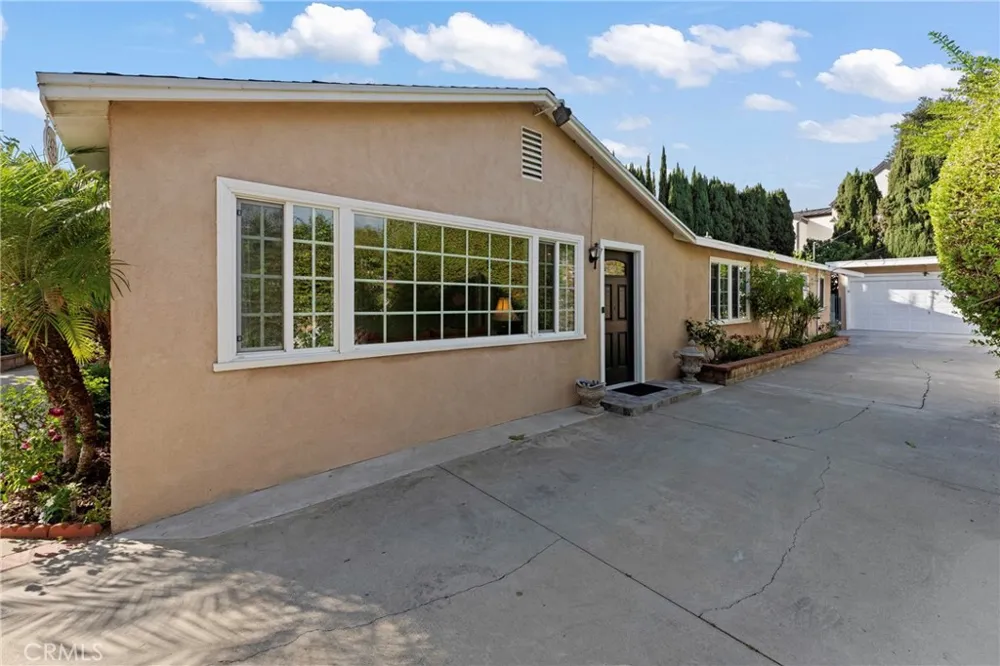 2423 San Pasqual Pasadena, CA 91107