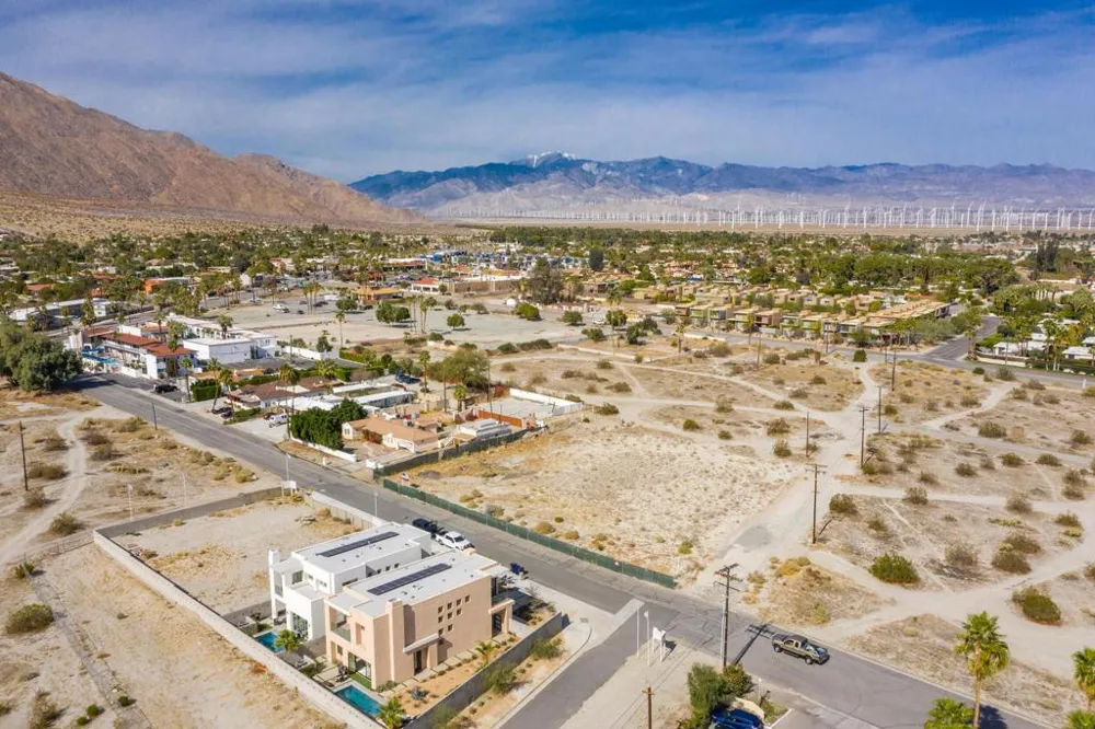 197 Via Olivera Palm Springs, CA 92262