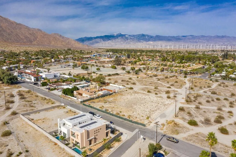 201 ViA Olivera Palm Springs, CA 92262