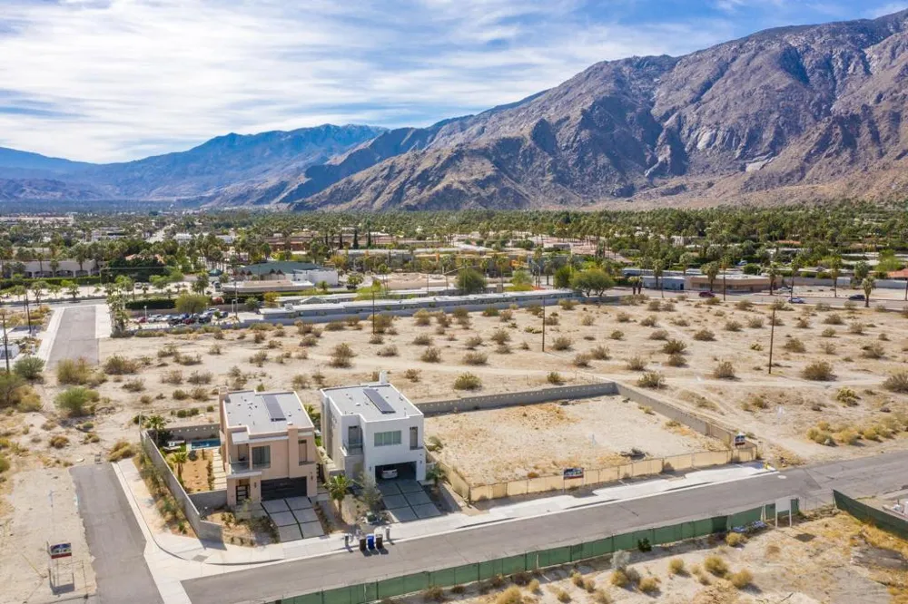 201 ViA Olivera Palm Springs, CA 92262