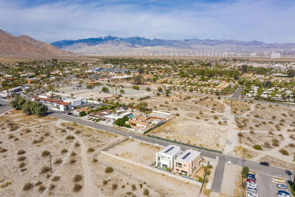 201 ViA Olivera Palm Springs, CA 92262