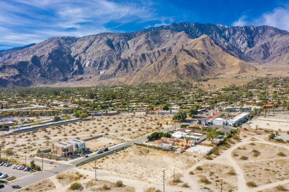 201 ViA Olivera Palm Springs, CA 92262