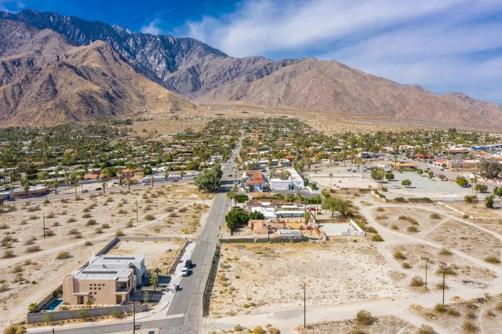 199 ViA Olivera Palm Springs, CA 92262