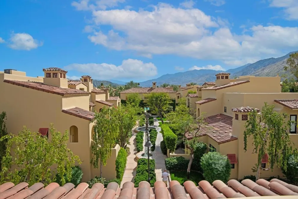 1018 Villorrio Drive Palm Springs, CA 92262