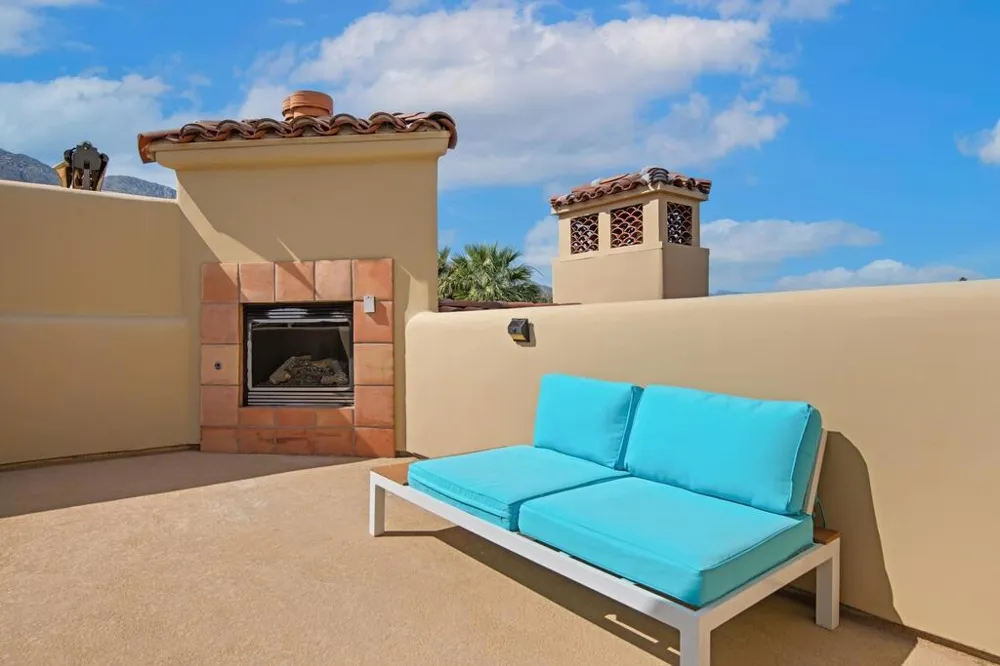 1018 Villorrio Drive Palm Springs, CA 92262