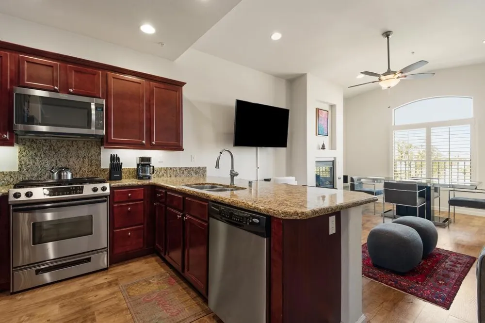 1018 Villorrio Drive Palm Springs, CA 92262